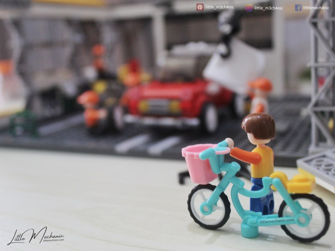 Image of Sluban lego compatible brick postman