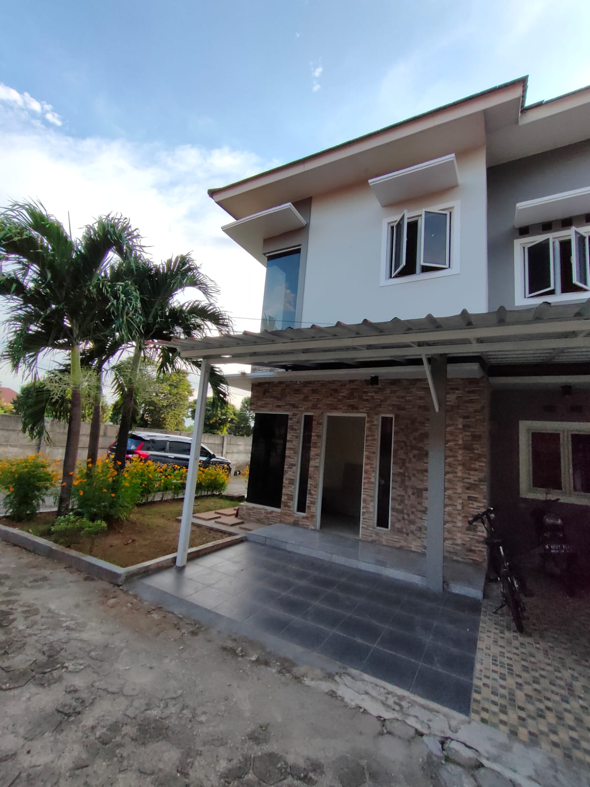 Foto rumah exclusive dijual, lokasi Jakarta Timur.