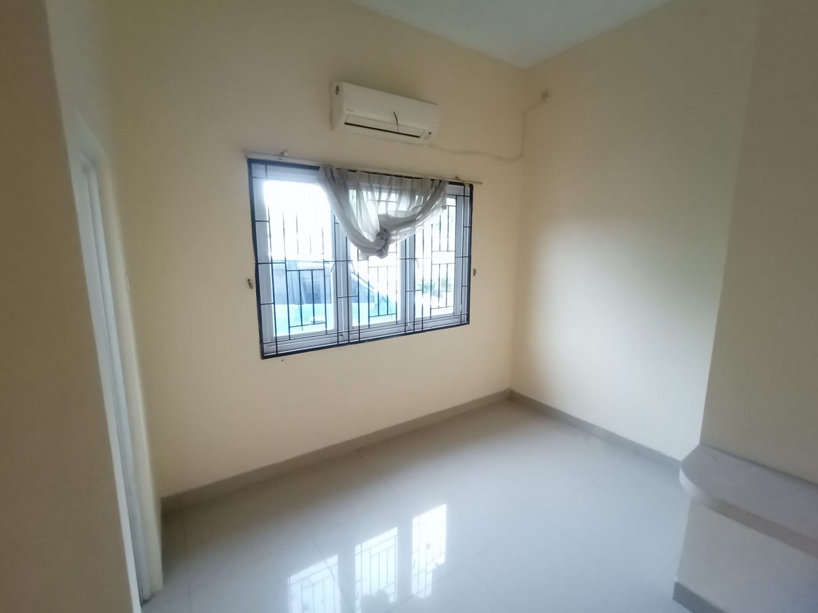Foto rumah exclusive dijual, lokasi Jakarta Timur.